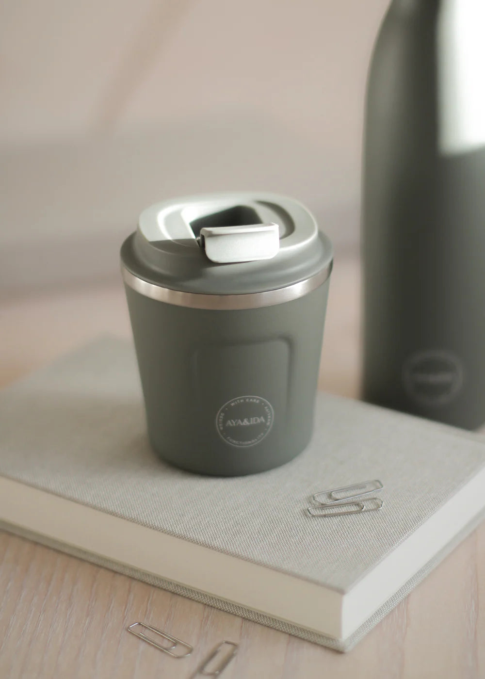CUP2GO termokop i Tropical Green 240 ml fra AYA&IDA – køb hos butikalrum.dk