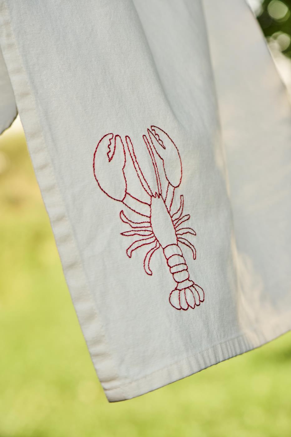 50x70 cm viskestykke med broderi af hummer - køb på Butikalrum.dk