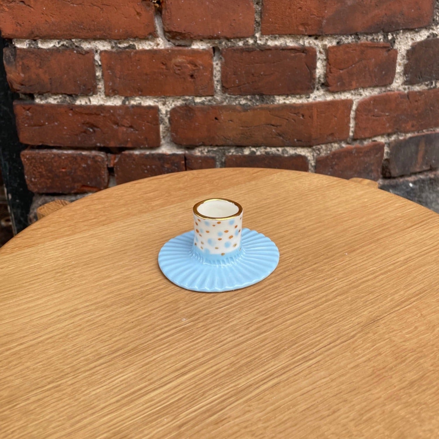 Lysestage med prikker og guld - Lyseblå - Butik Alrum