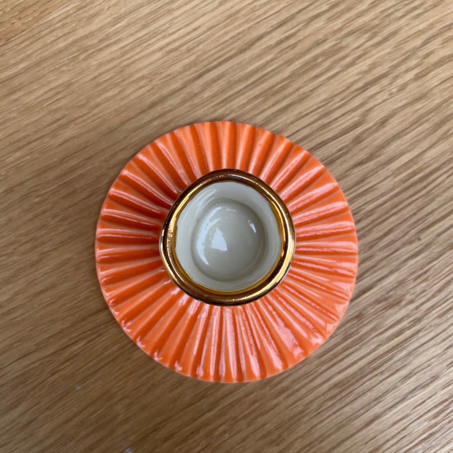 Lysestage med prikker og guld - Orange - Butik Alrum