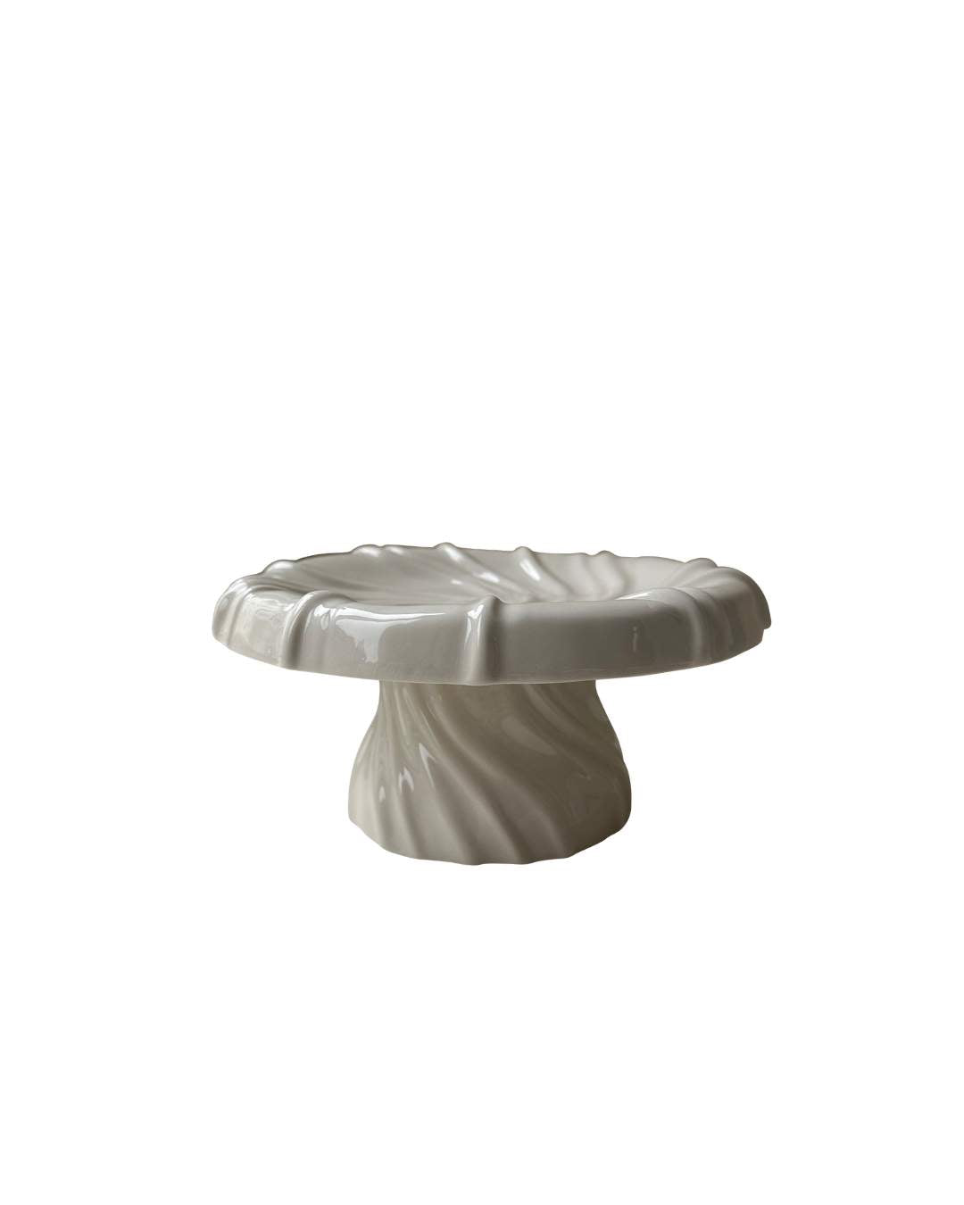 Håndlavet tidevands tallerken fad i hvid porcelæn, ideelt som serveringsfad til kager eller til udstilling af smukke genstande.