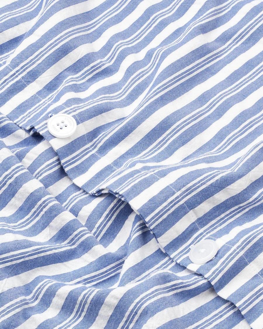 Sengetøj i økologisk bæk & bølge bomuld med pudebetræk (60x63 cm) og dynebetræk (140x200 cm) i blød og åndbar kvalitet.