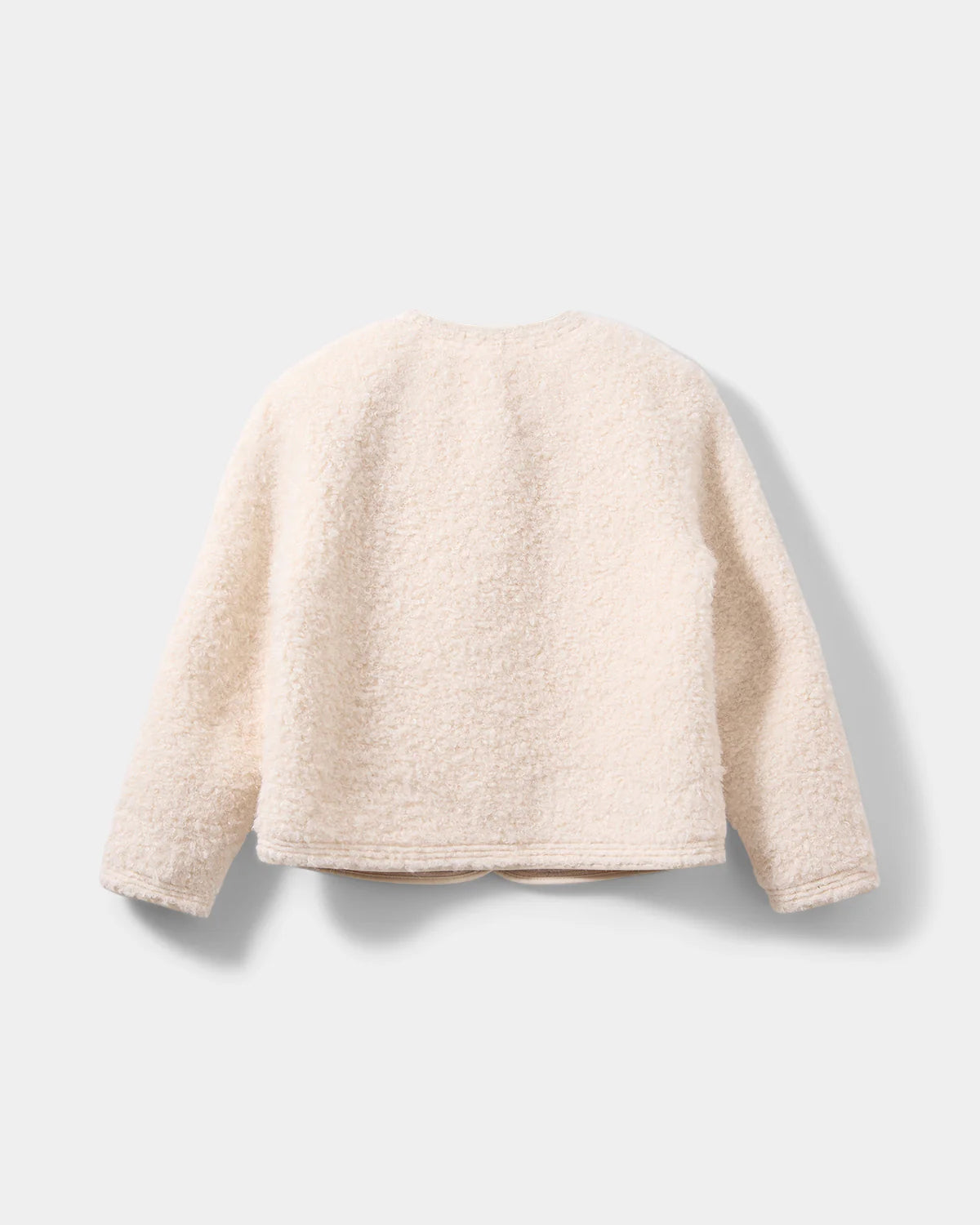 Køb BENEDICTESW jakke i off white fra Sofie Schnoor hos butikalrum.dk – kort jakke i uldlignende materiale med metalknapper