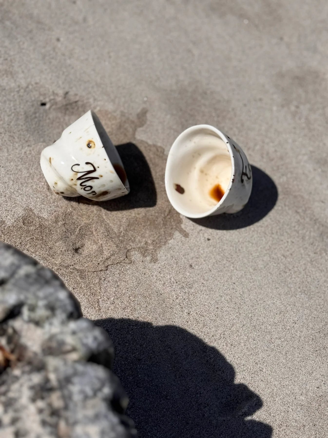 Espressokoppen med teksten 'mor' fra Studio Aarhus - indhold 65 ml.
Køb hos butikalrum.dk