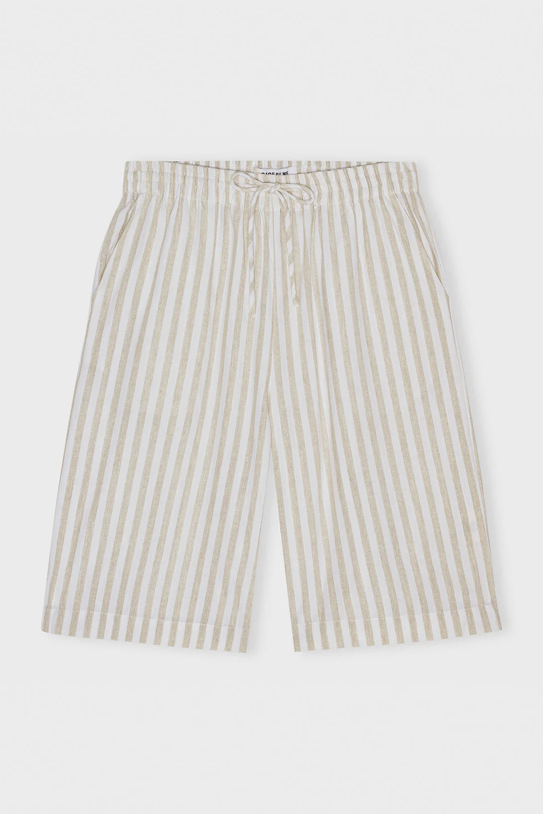 CECILIE-shorts i økologisk bomuld og hør – knælange, afslappede shorts med elastisk talje og sidelommer.