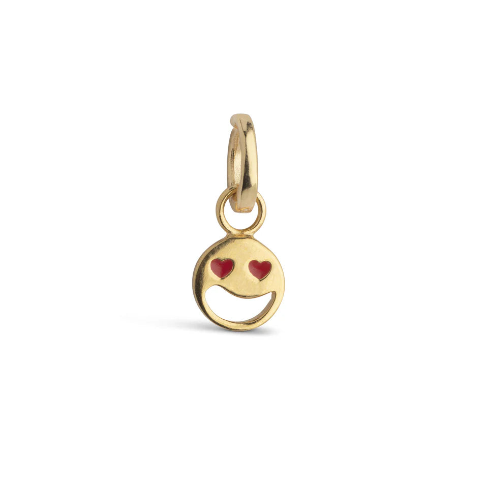 Guld charm til hoops, halskæder eller armbånd formet som smilende smiley med røde hjerter for øjnene.