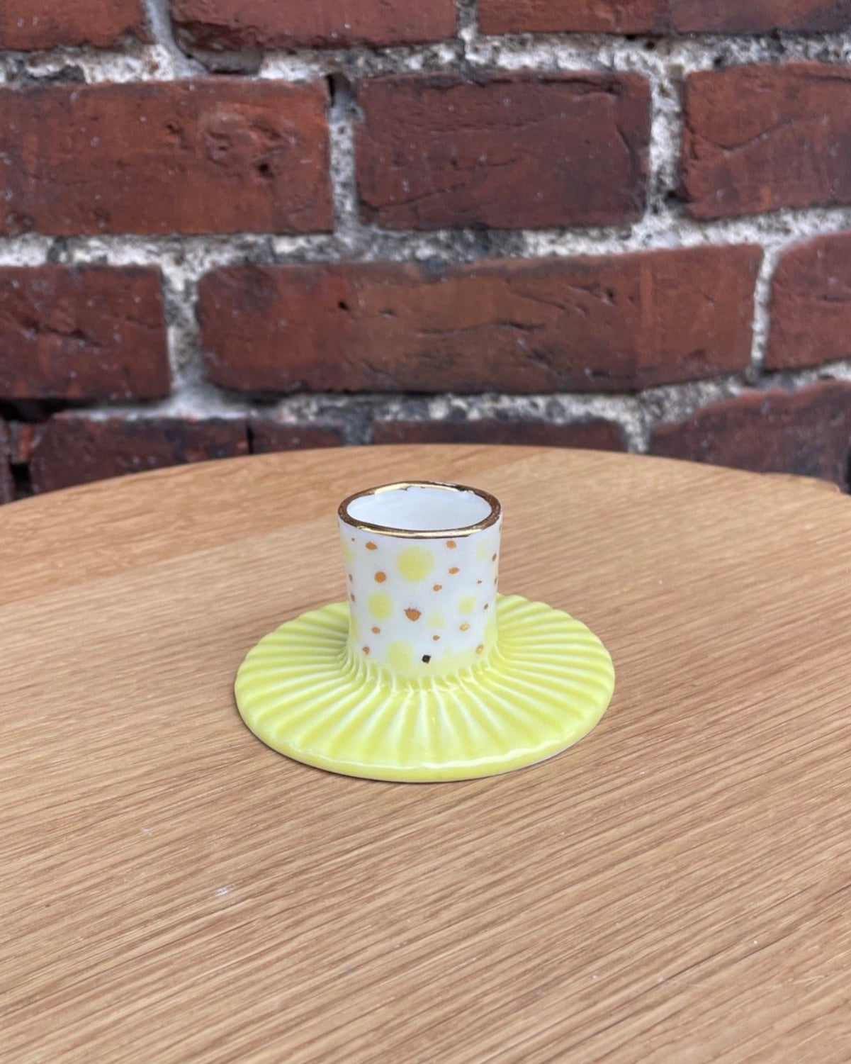 Lysestage med prikker og guld - Gul - Butik Alrum