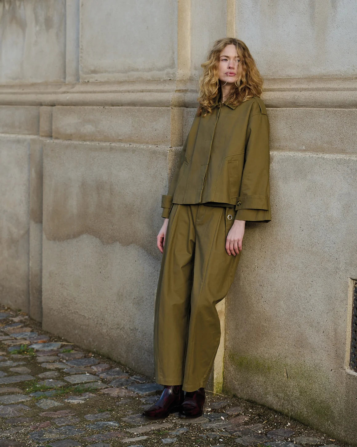 Daniella Trenchcoat – Short i Khaki fra La Rouge i 100% bomuld – køb hos butikalrum.dk.