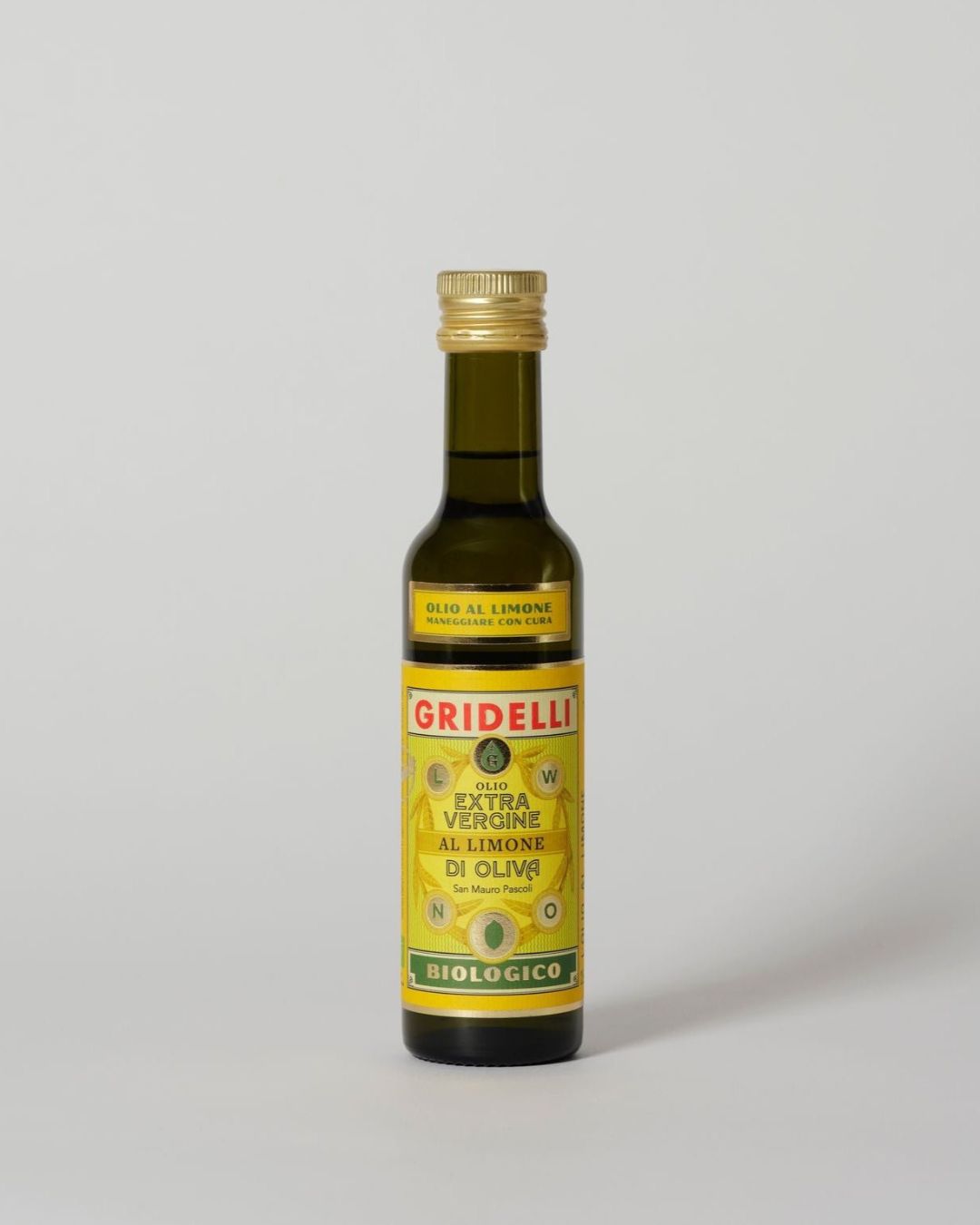 Olio al Limone er en økologisk ekstra jomfru olivenolie med smag af citron.