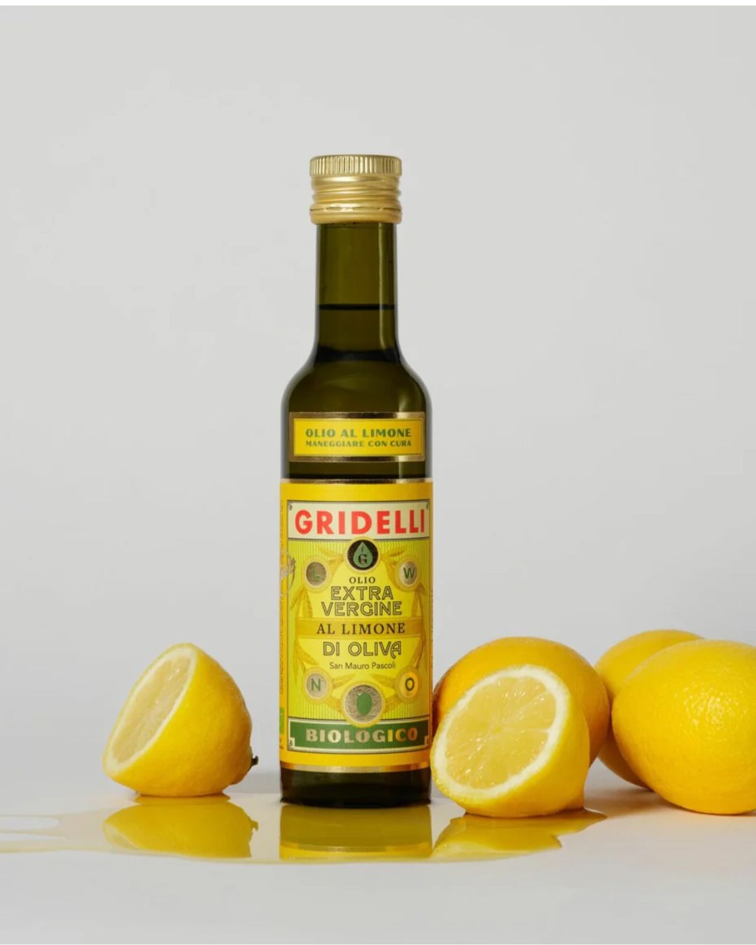 Olio al Limone er en økologisk ekstra jomfru olivenolie med smag af citron.