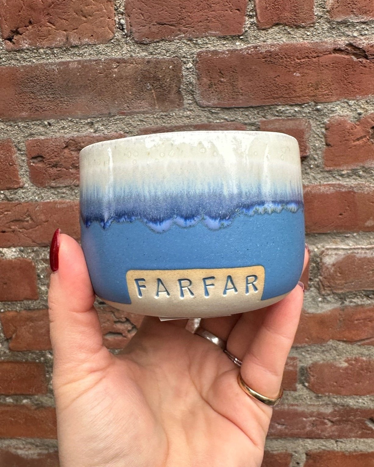 Keramikkopper fra Vaarhus Ceramicks i fine farvekombinationer med sjove og søde tekster.