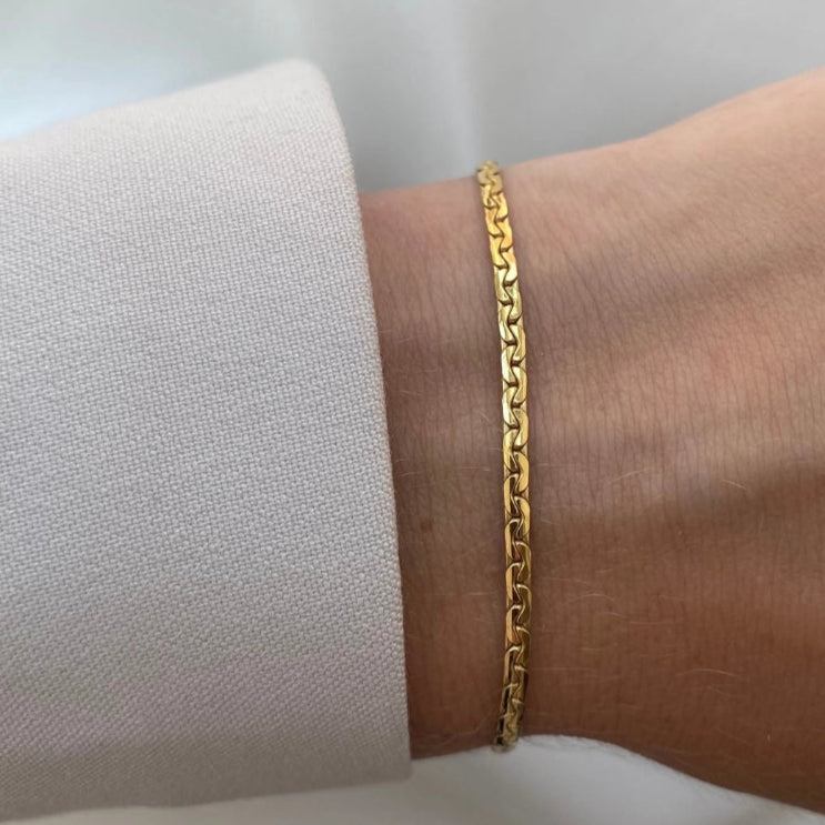 Aqua Dulce armbånd i forgyldt sølv med fladt cobra-mønster – 17+3 cm