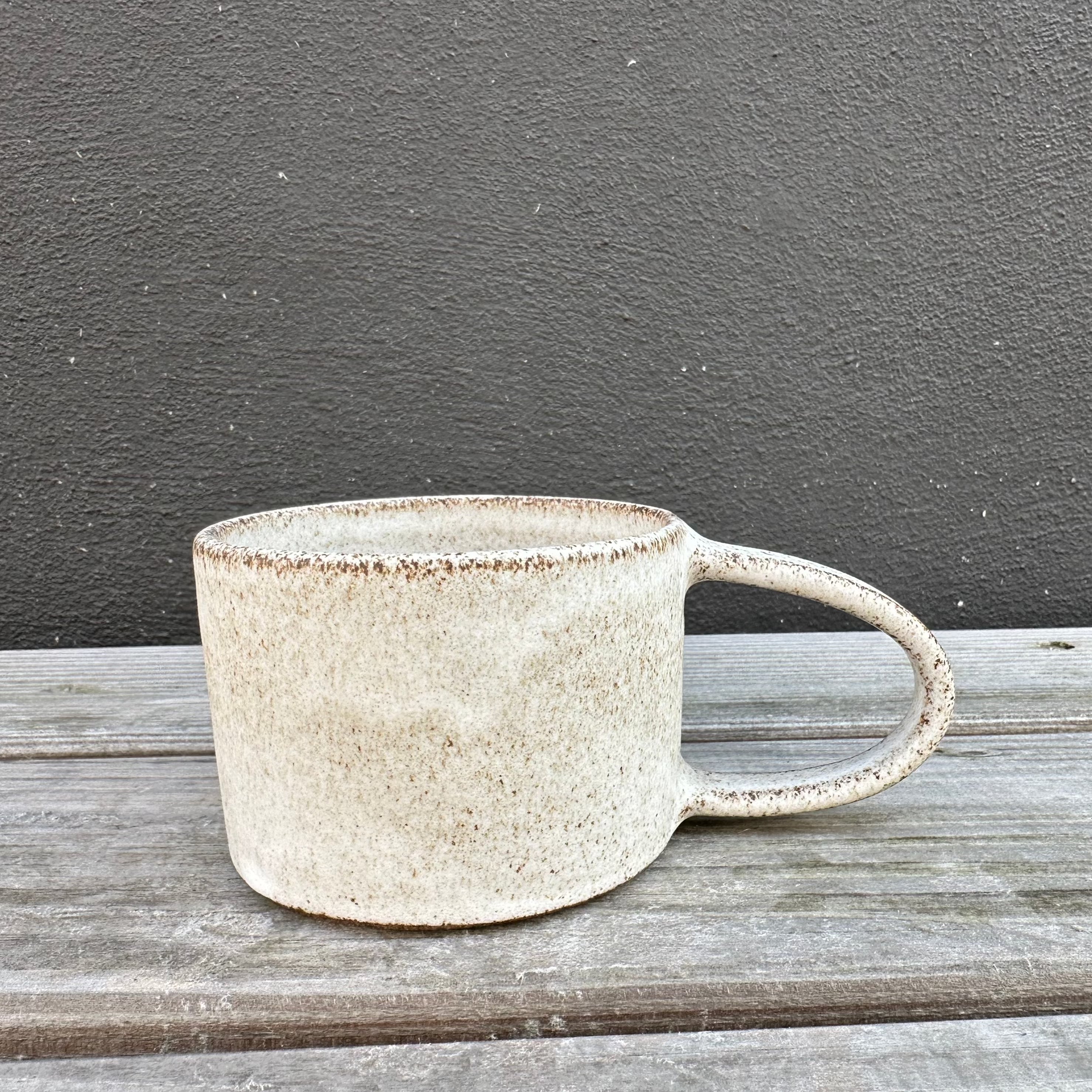 Grey-moon-kop-med-hank