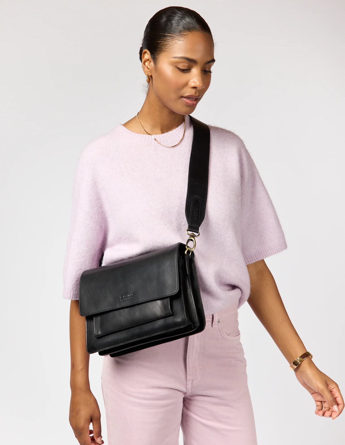Harper taske fra O My Bag i sort med to forskellige remme og ikonisk harmonikadesign – køb hos butikalrum.dk.