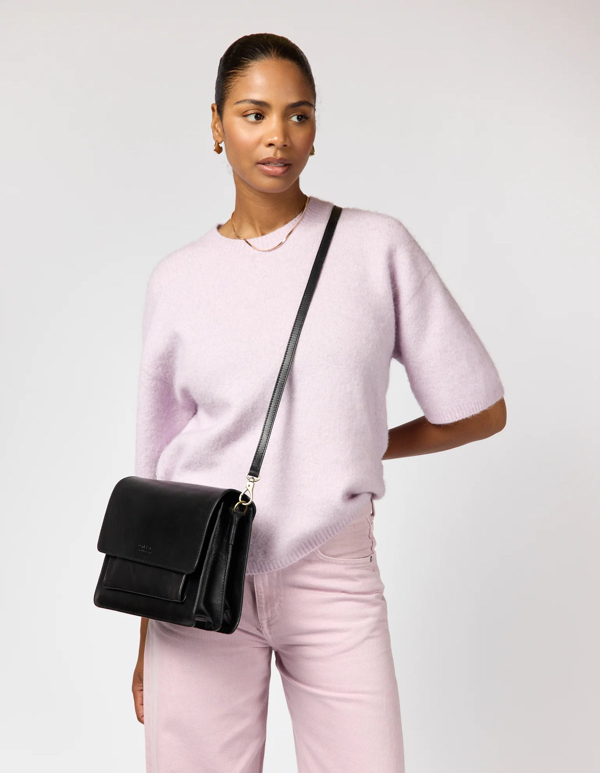 Harper taske fra O My Bag i sort med to forskellige remme og ikonisk harmonikadesign – køb hos butikalrum.dk.