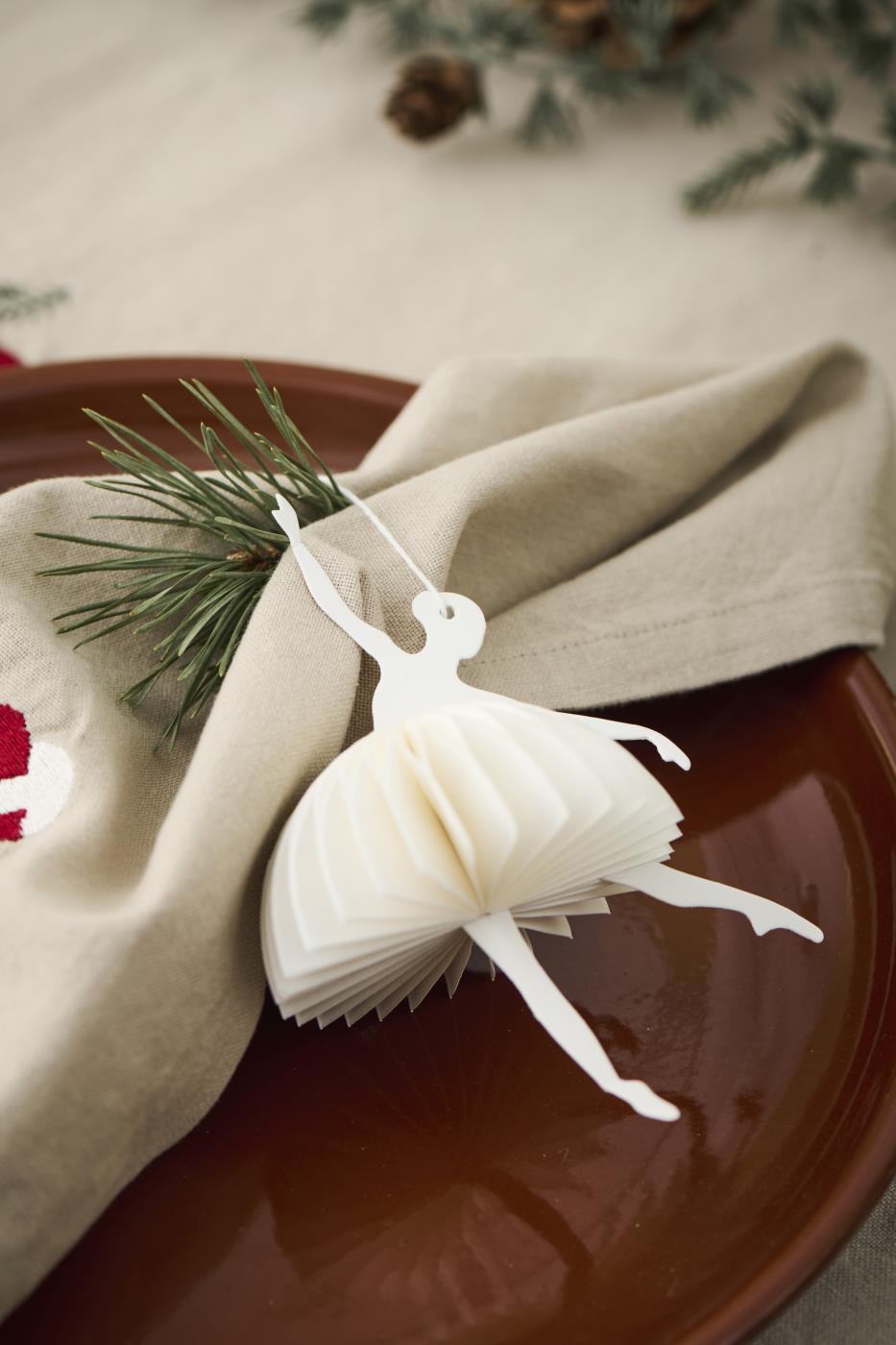 Hvid papirballerina med udfoldeligt 3D-skørt — køb hos butikalrum.dk