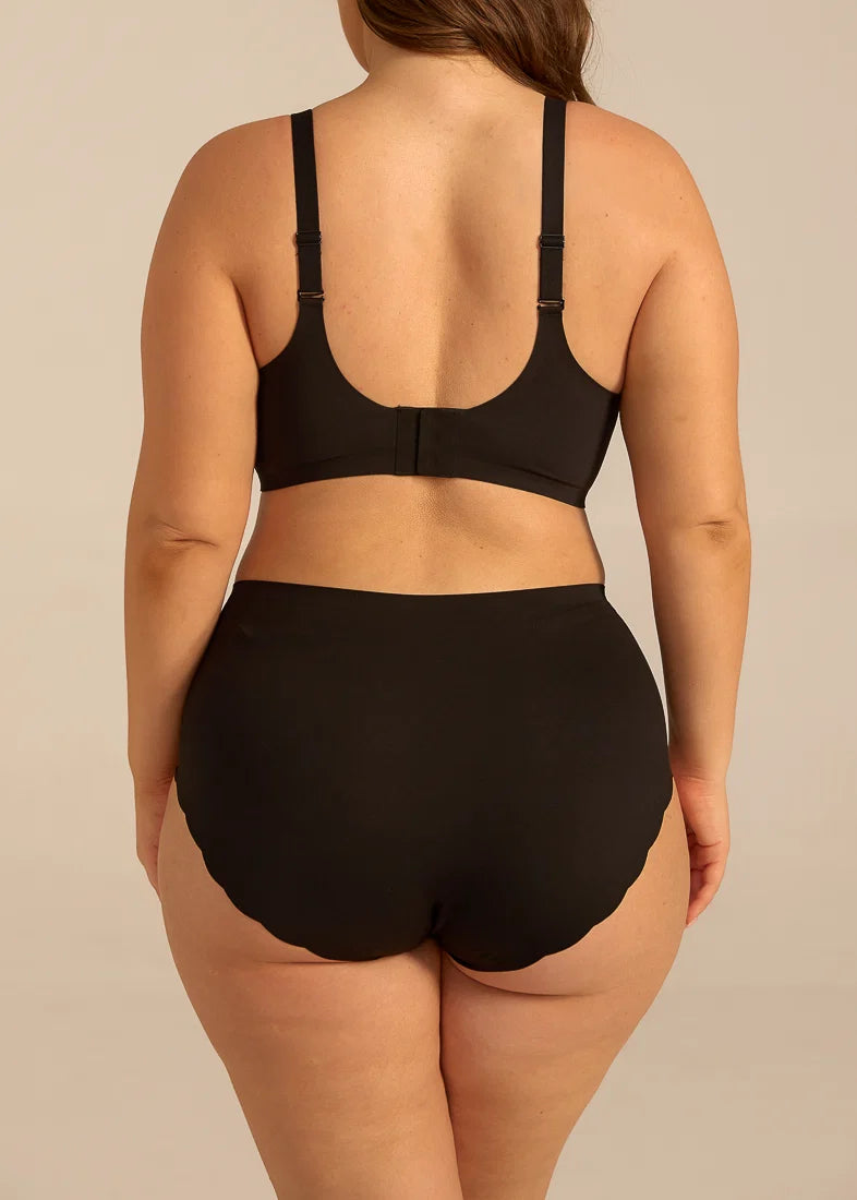 Invisible Highwaist Maxi Trusser i sort fra FemiFemme med høj talje og laserskårne kanter – køb hos Butik Alrum på Amager eller online på butikalrum.dk.
