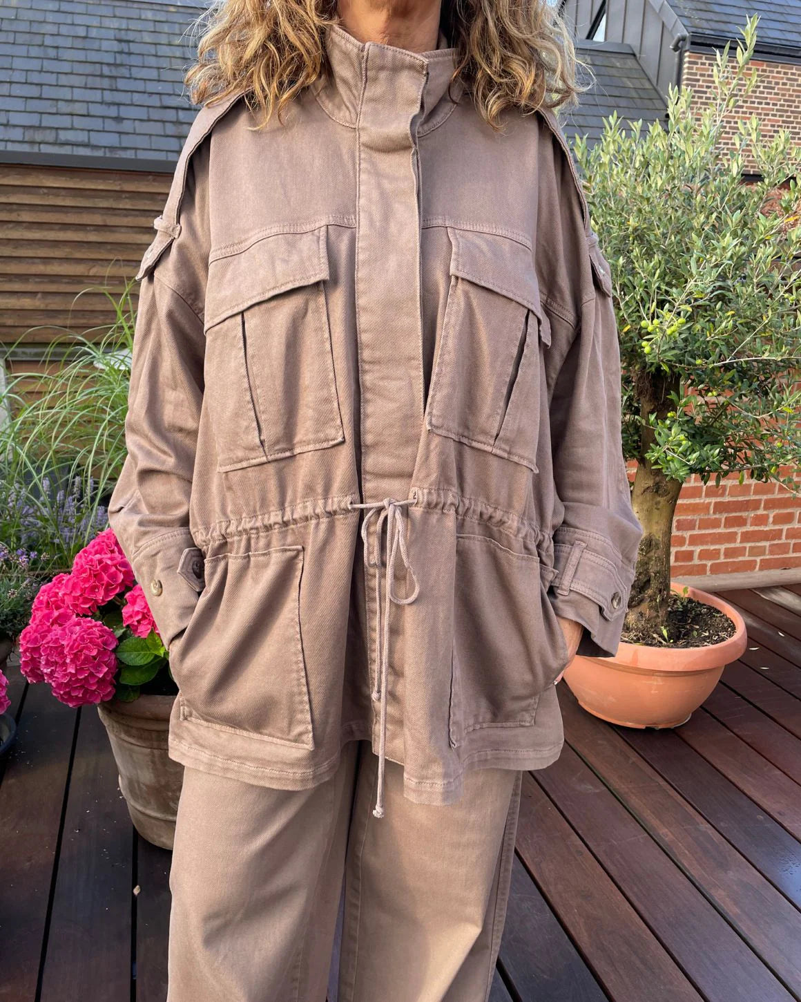 Line Jacket i Soil Brown fra La Rouge – køb hos butikalrum.dk