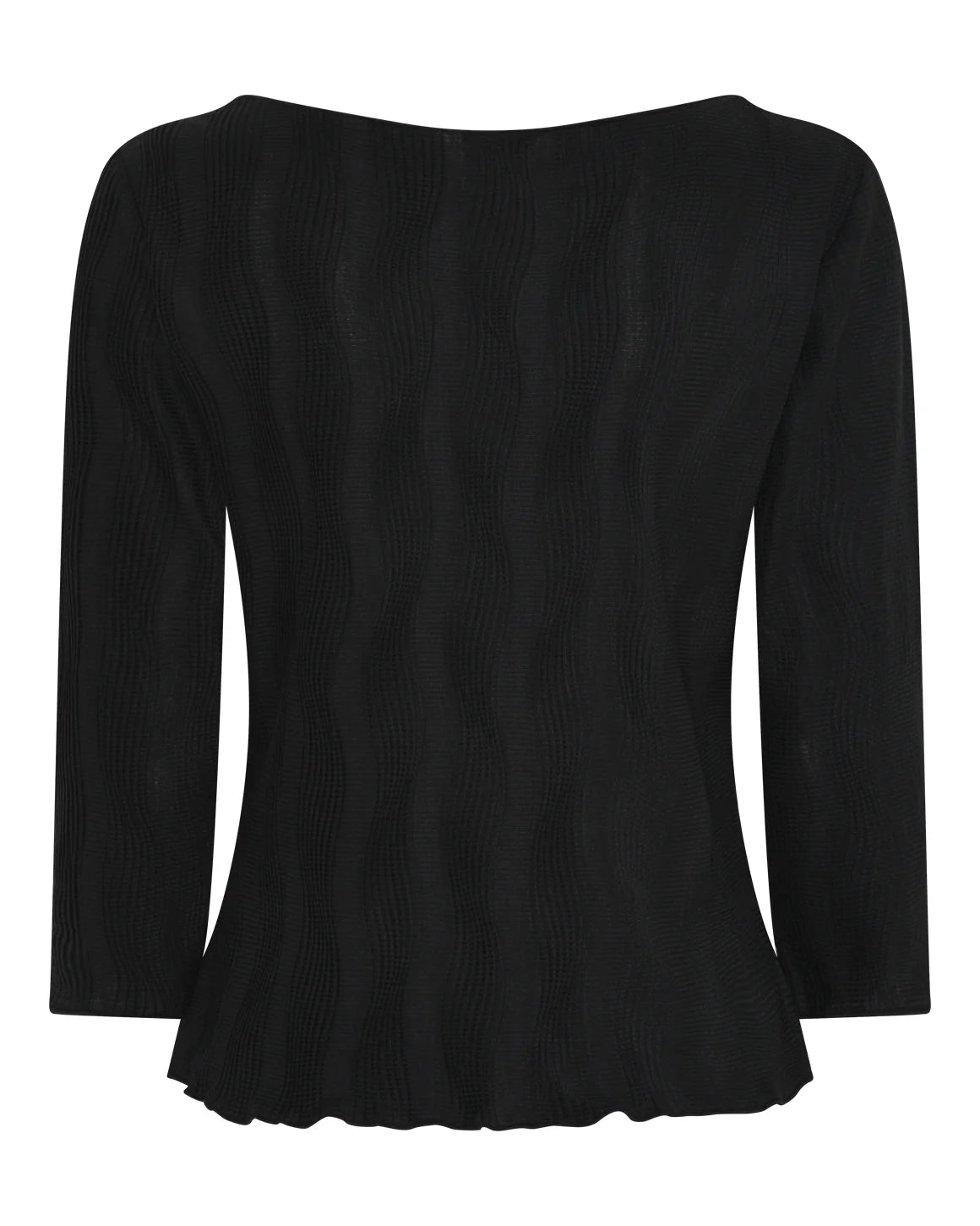 Luna Blouse – sort bluse med 3/4-ærmer, bådhals og bølget tekstur.