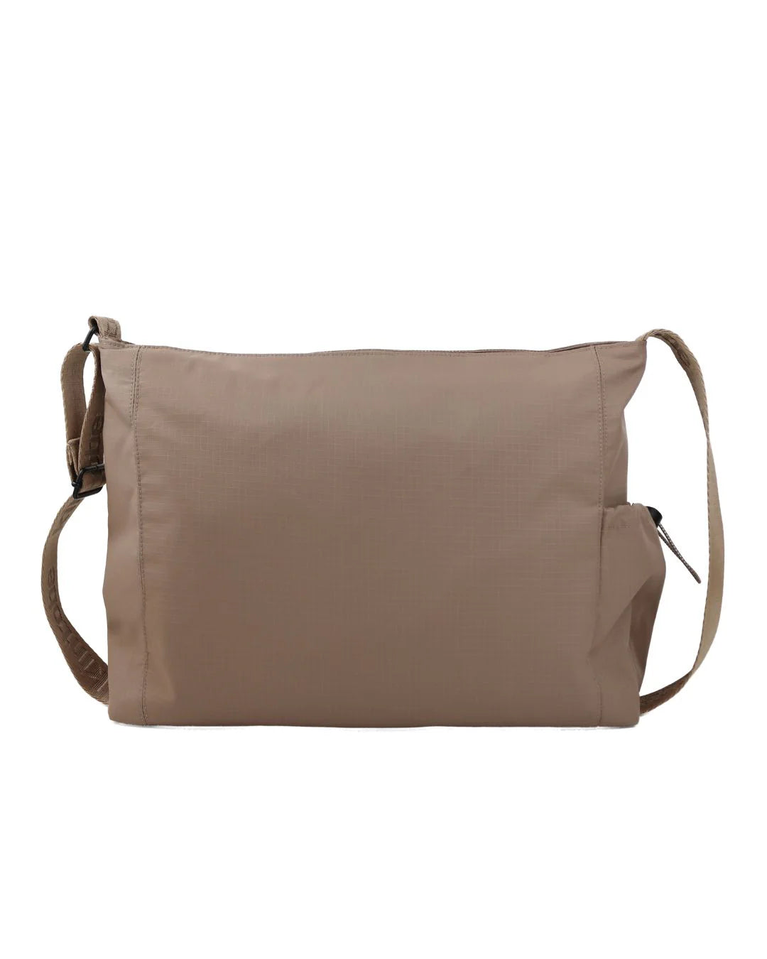 Milo tote-bag – rummelig taske med justerbar rem, frontlomme med magnetlukning og sidelomme til vandflaske. Passer til 13–16" MacBook.