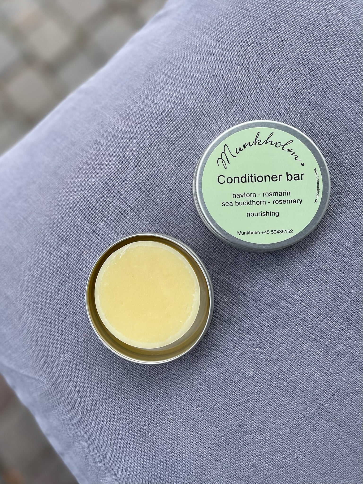 Munkholm conditioner bar med havtorn og rosmarin – fast balsam med naturlig pleje og frisk duft.