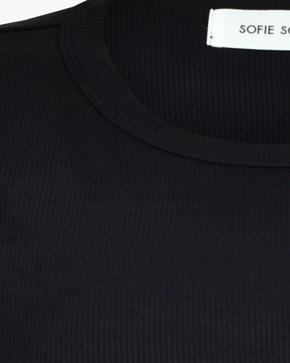 NATALIASW T-shirt i black med afrundet hals og korte ærmer – butikalrum.dk | butikalrum.dk