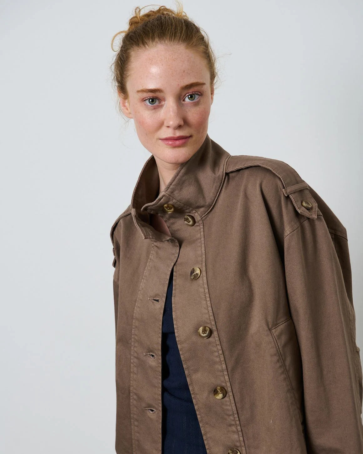Nature Jacket i Soil Brown fra La Rouge – køb hos butikalrum.dk