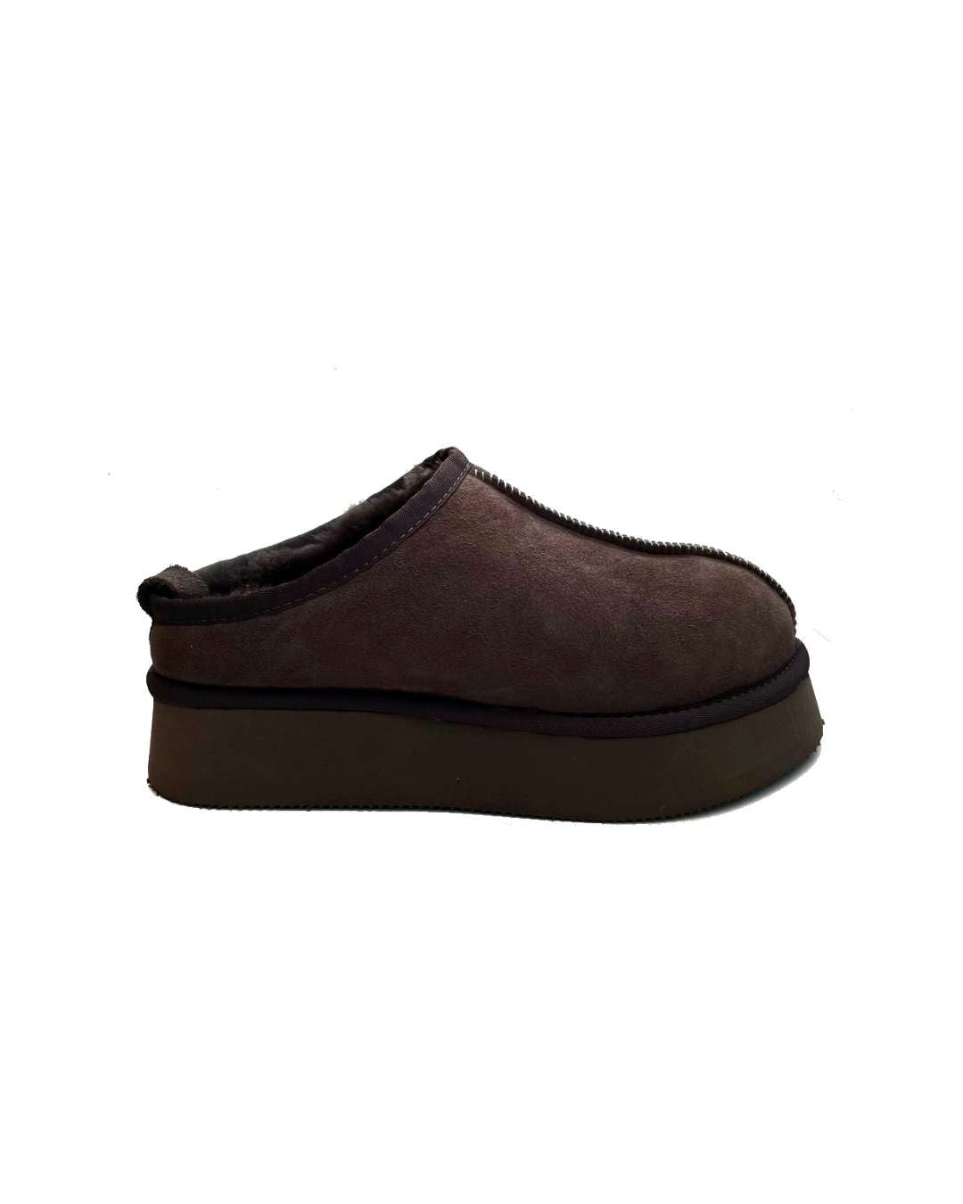 New Zealand Boots Plateau Clog Coffee – ankelkort bamsestøvle i kaffe-brun lammeskind med trendy plateau-sål, nem at tage på og af, moderne og populær vinterstøvle.