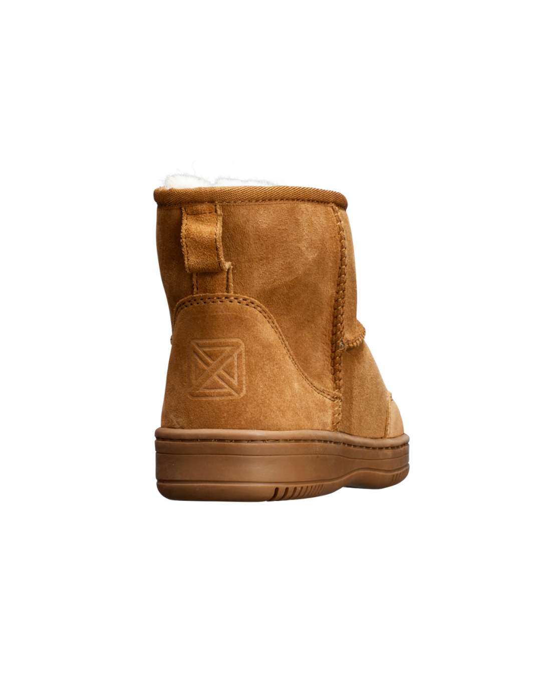 New Zealand Boots Ultra Short Cognac – kortskaftet bamsestøvle i cognac-farvet lammeskind med gummisål, ideel til udendørs brug i skandinaviske vinterforhold.
