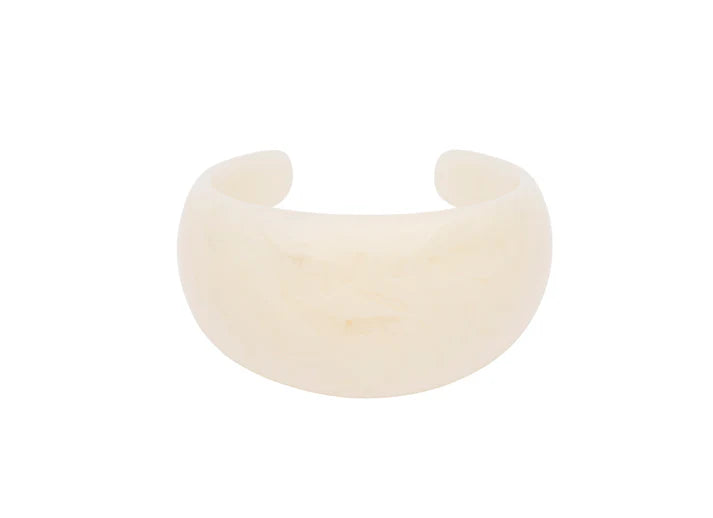 Novie chunky armbånd i Ivory resin fra Butikalrum.dk – statement-armbånd til personlig stil, køb hos butikalrum.dk