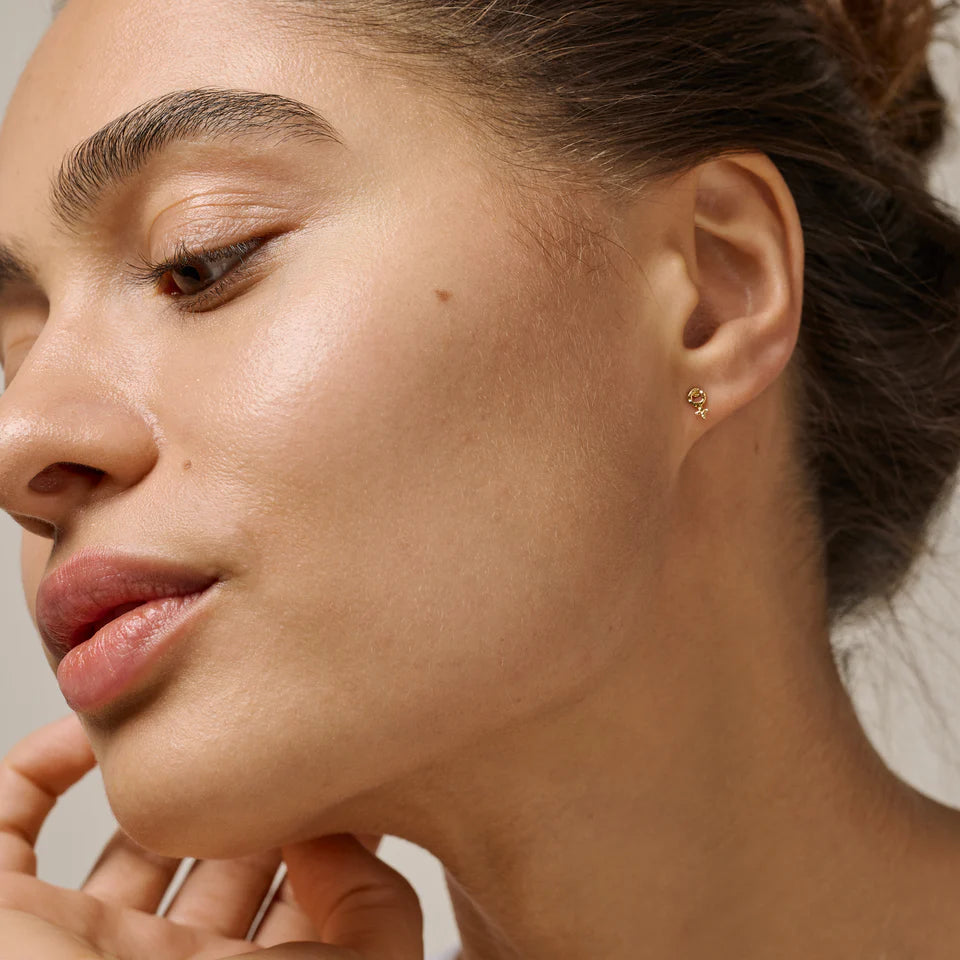 Forgyldt sterling sølv feminine power ørestikker.