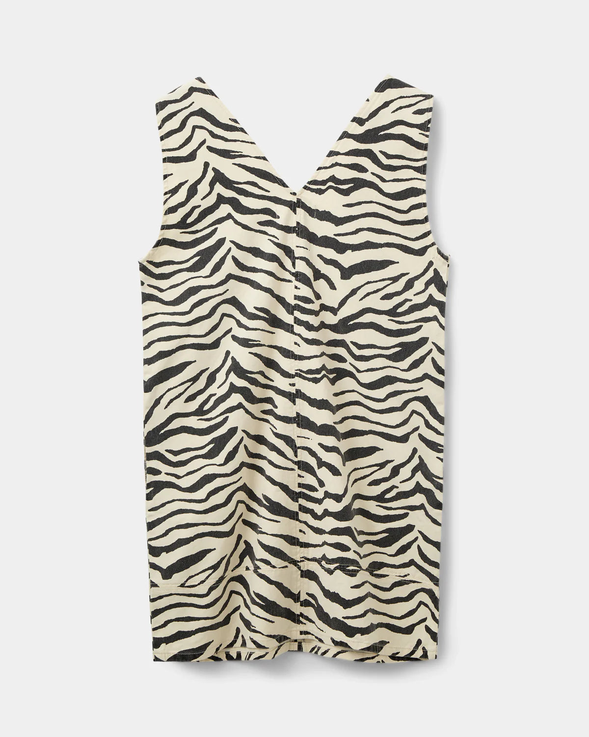 Mini kjole uden ærmer med zebraprint. Der er v-hals foran og bagpå, og det er en perfekt kjole til sommer, men kan også sagtens bruges om vinteren med lag-på-lag.