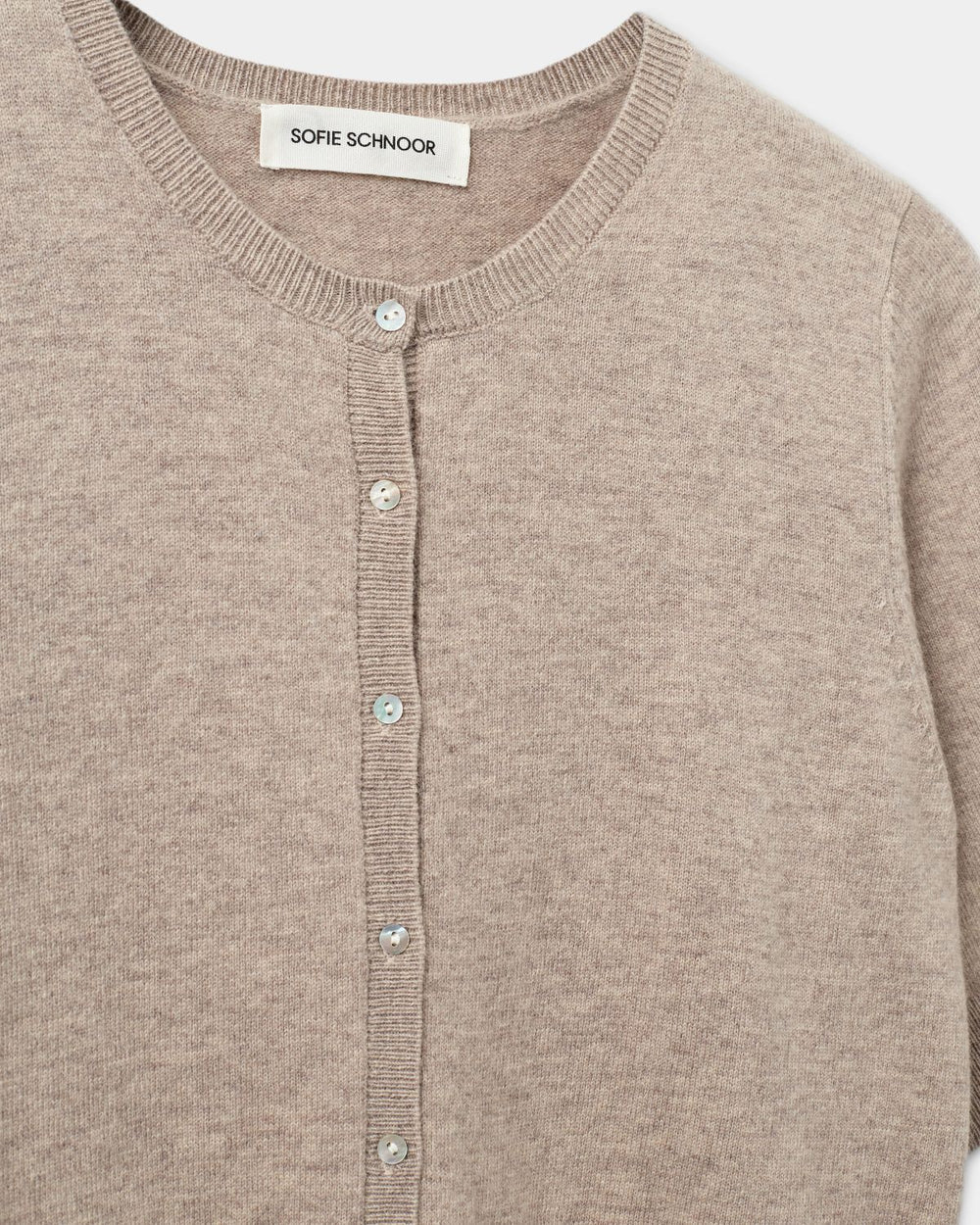 Sofie Schnoor kortærmet cardigan i brown melange med knapper foran – fremstillet i 100% uld