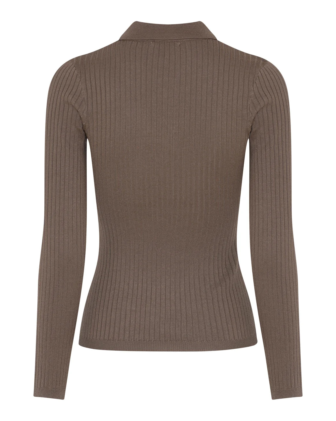 Sailor Poloshirt fra LA RŌUGE i Light Brown, fitted ribstrik med polokrave og knaplukning i 100% viskose – køb hos butikalrum.dk.
