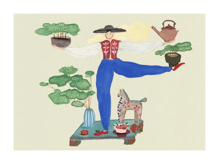 Simmering Gardens fra Krull Studio i 230 gram kvalitetspapir. Motiv af menneske, der balancerer planter og thepotte.