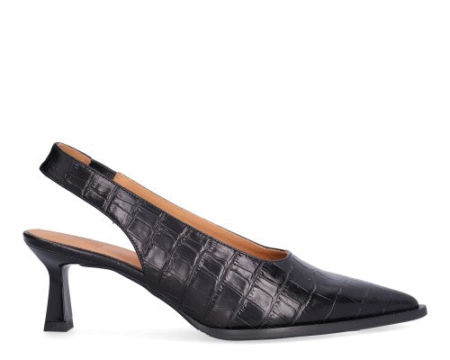 Slingback i præget læder med spids tå, slank hæl og elegant slingback-rem.