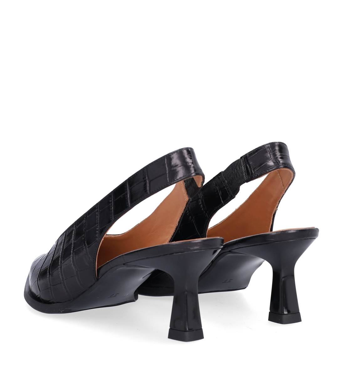 Slingback i præget læder med spids tå, slank hæl og elegant slingback-rem.