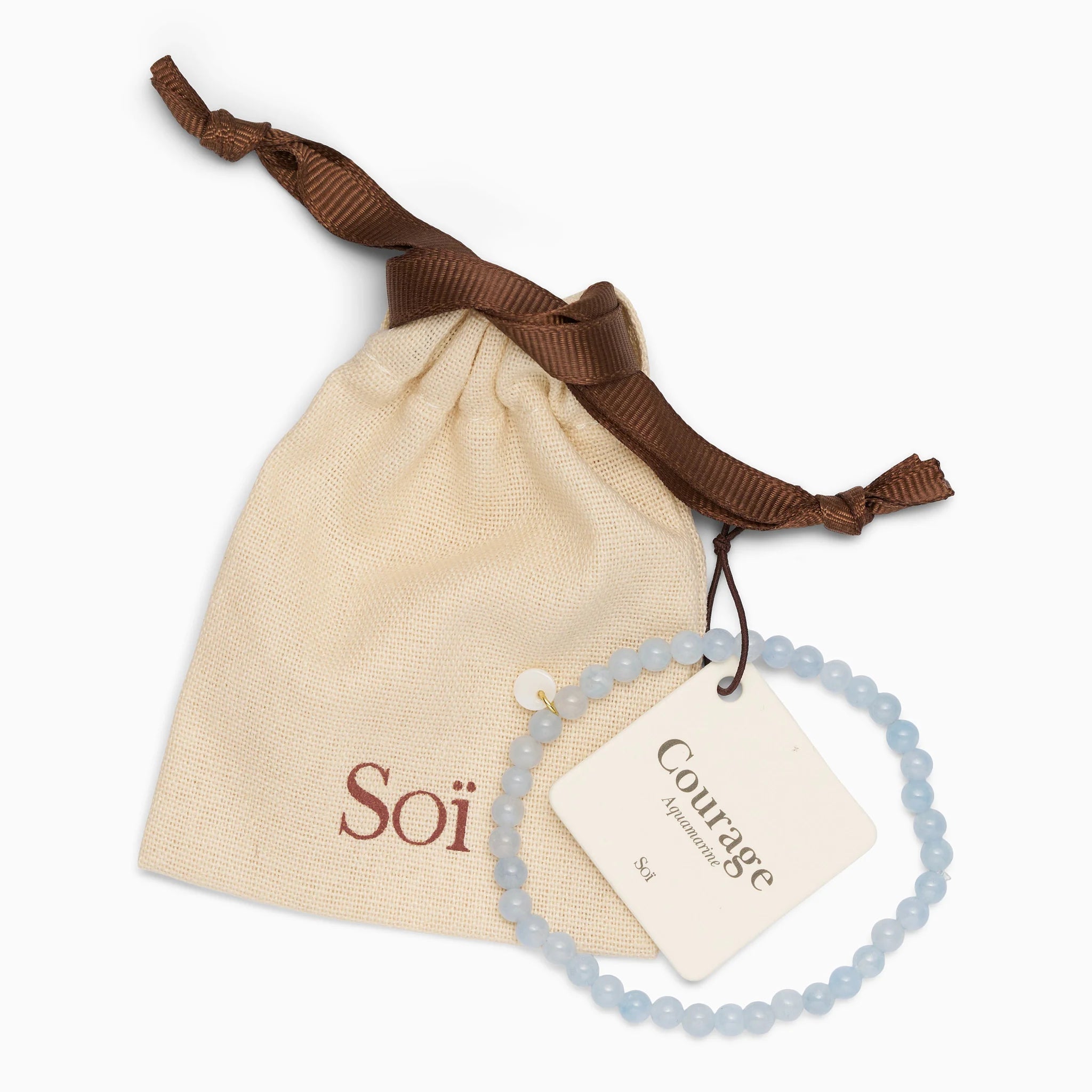 Petite aquamarine stretch armbånd fra Soï Copenhagen med lyse blå sten og elegant minimalistisk design