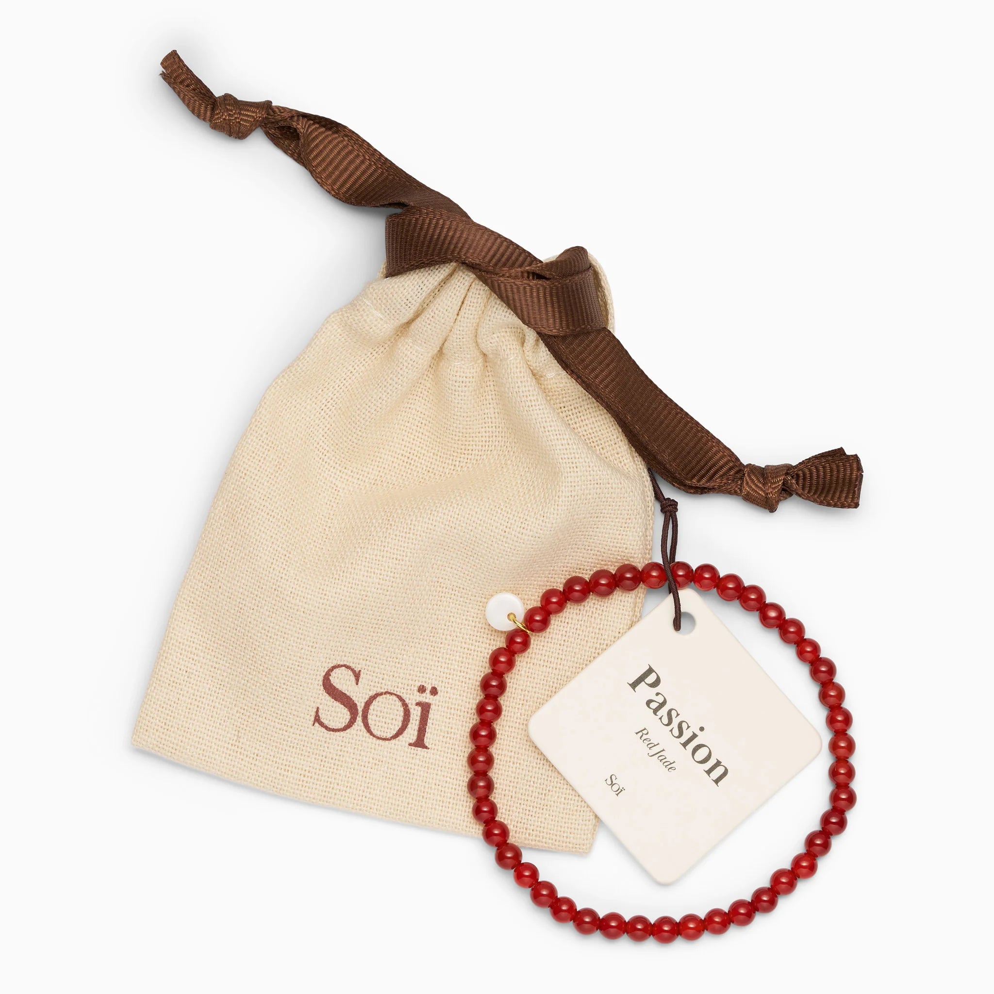 Petite rød jade stretch armbånd fra Soï Copenhagen i tyndt design med røde jade sten og spirituel betydning