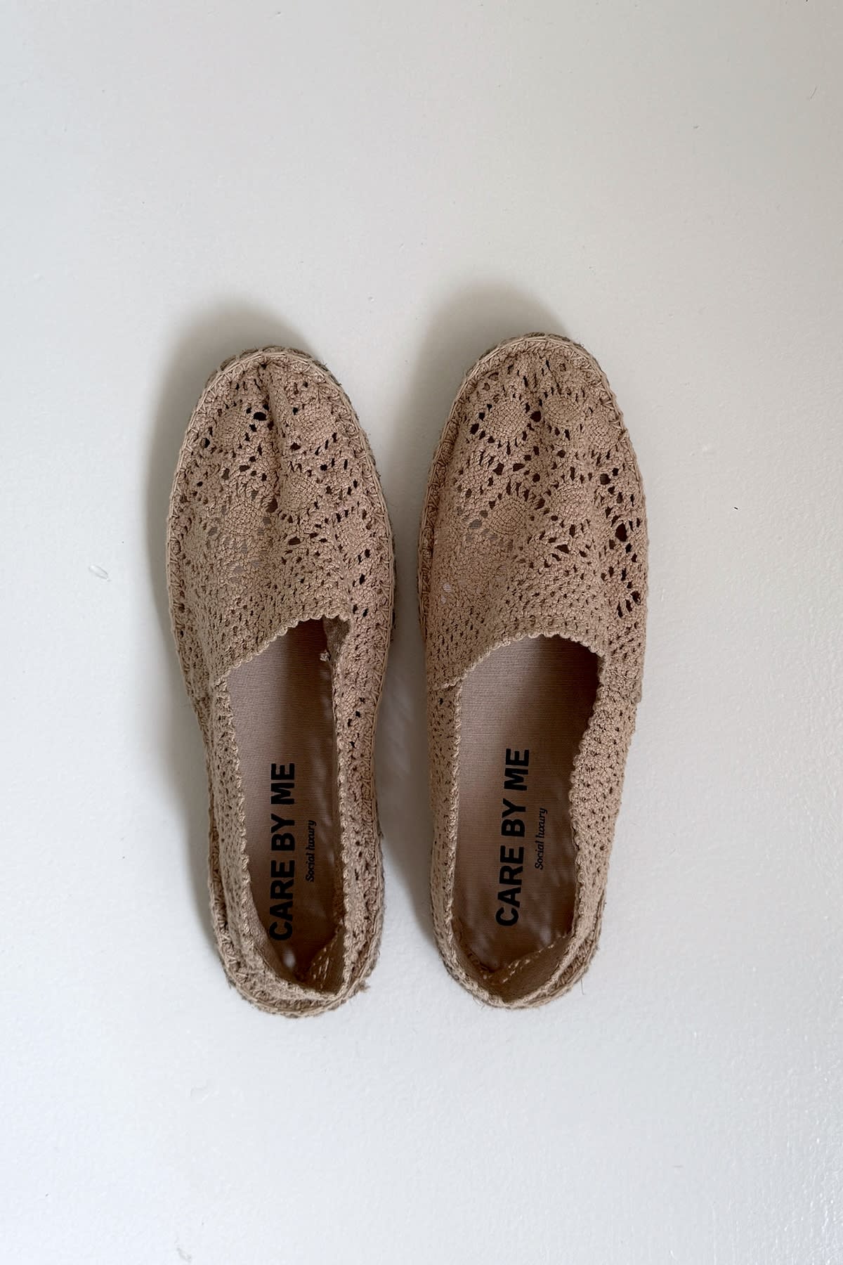 Håndlavede beige espadriller fra Care By Me med bomulds overdel og komfortabel sål perfekt til sommer - køb hos butikalrum.dk