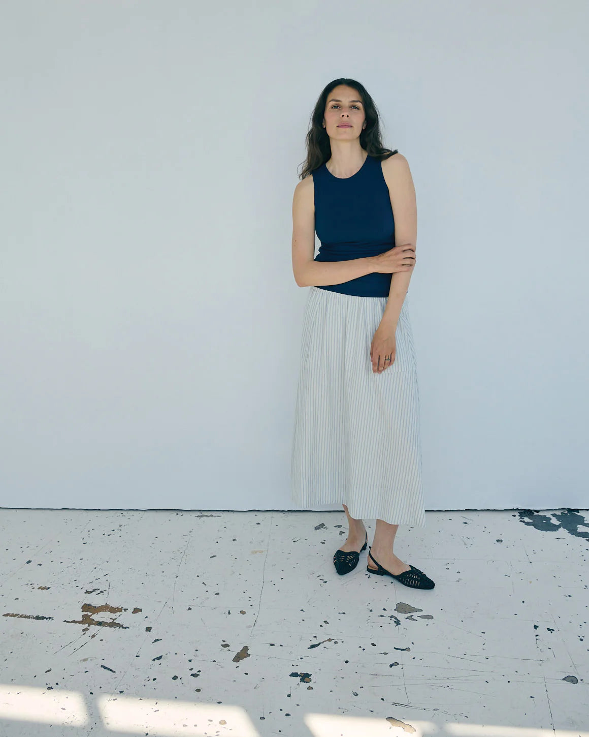 Stinna skirt fra LA RōUGE med stribet mønster og let materiale - elegant og tidløs nederdel til kvinder