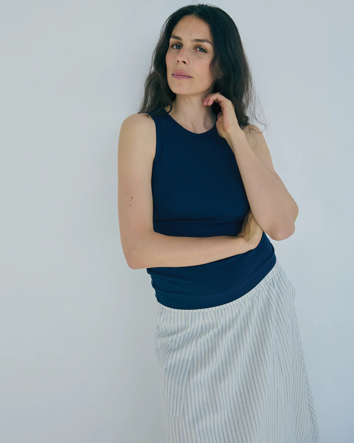 Stinna skirt fra LA RōUGE med stribet mønster og let materiale - elegant og tidløs nederdel til kvinder