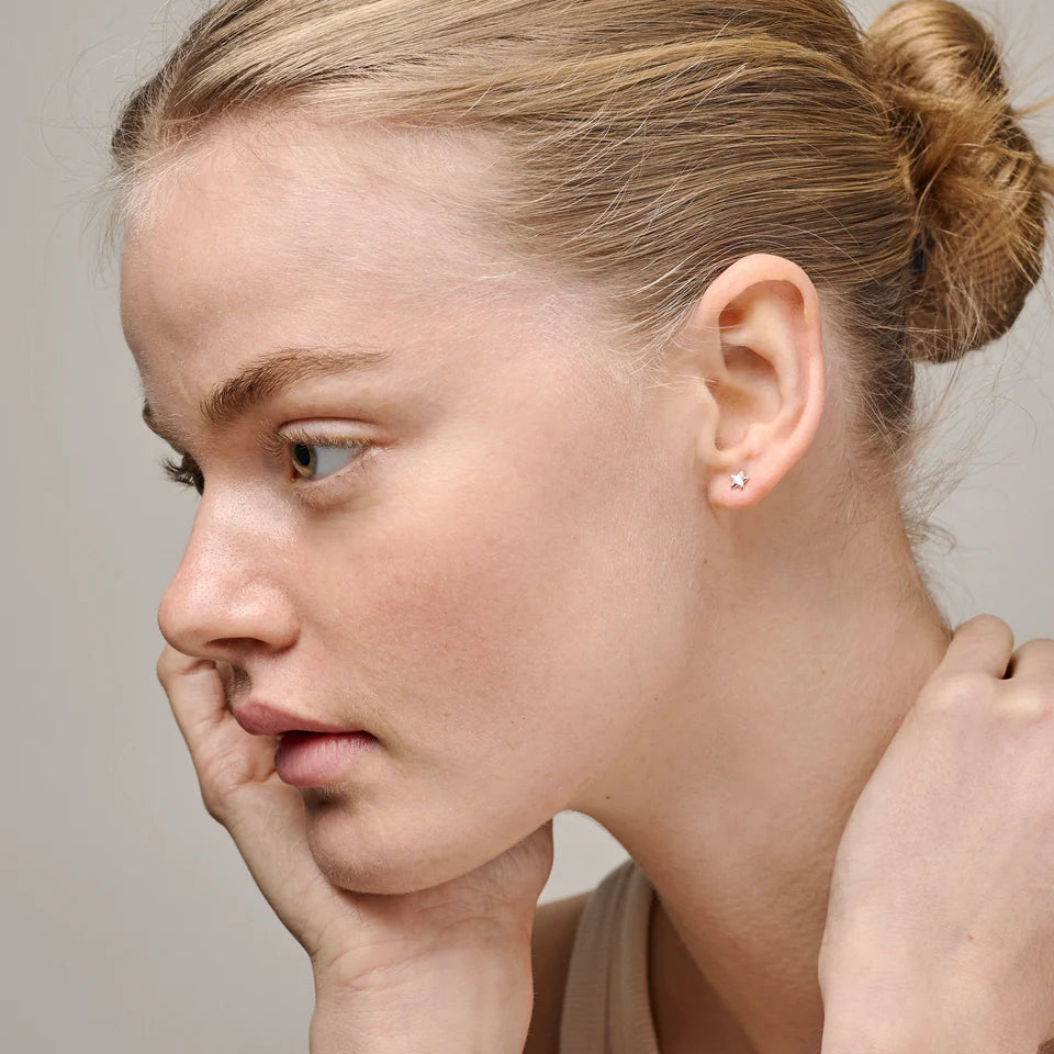 Sterling sølv ørestikker formet som stjerner.