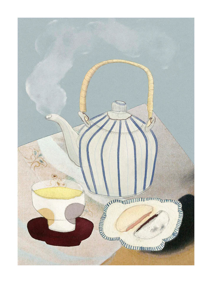 Tea Ceremony fra Krull Studio af 230 gram mat kvalitetspapir. Plakaten har et motiv af en thekande, en kop the og en tallerken.