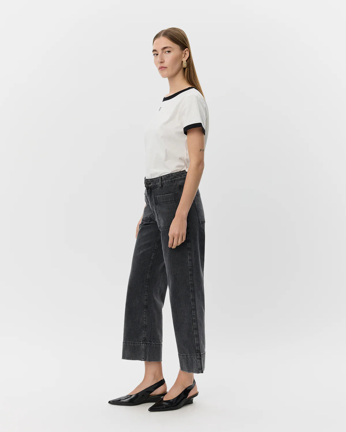 Sortvasket ToulouseSW jeans med lige ben og knappelukning fra Sofie Schnoor