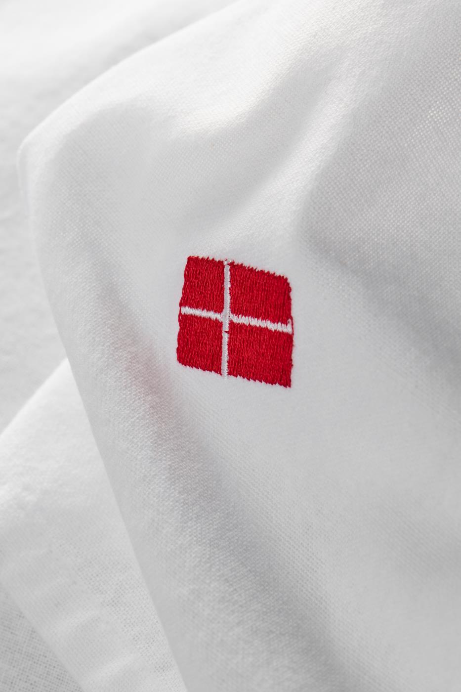 Aflang hvid dug 150 x 250 cm med danske flag til fest og fødselsdag