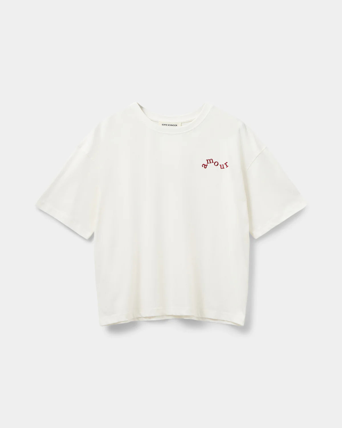 Hvid t-shirt med rund hals og afslappet look.