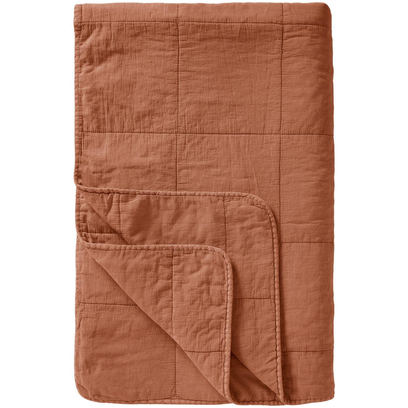 Vintage Quilt i Sienna, blød quilt i 100% bomuld med stenvasket finish, 130x180 cm og fyld i 100% polyester – køb hos butikalrum.dk.