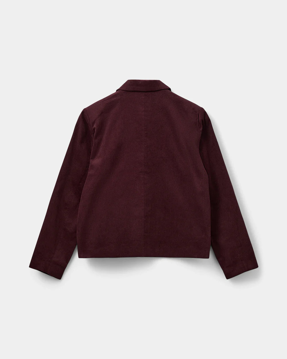 Kort jakke i plumfarvet babyfløjl fra Sofie Schnoor – tætsiddende model med krave, store lommer og knaplukning