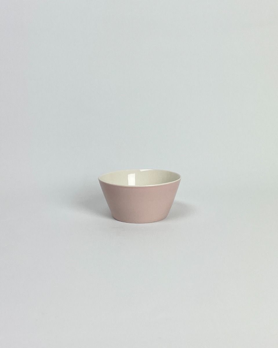 Plain Bowl Blush i hånddrejet porcelæn fra Anne Black – køb hos Butik Alrum